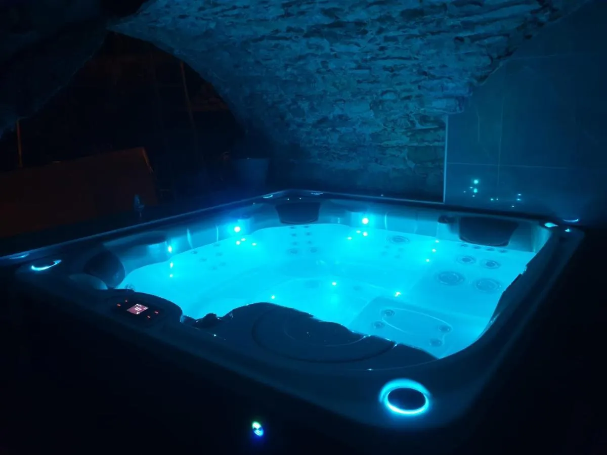 Le Mas Rolland, Piscine Chauffee & Spa - Millau - Gorges Du Tarn Compeyre